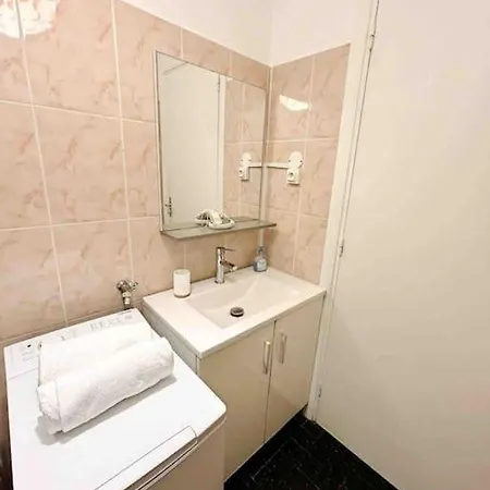 Le Mistral : Apt 2 Prs, 3 Min Mer, Centre-ville Apartment
