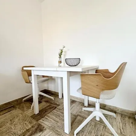 Le Mistral : Apt 2 Prs, 3 Min Mer, Centre-ville Daire Antibes